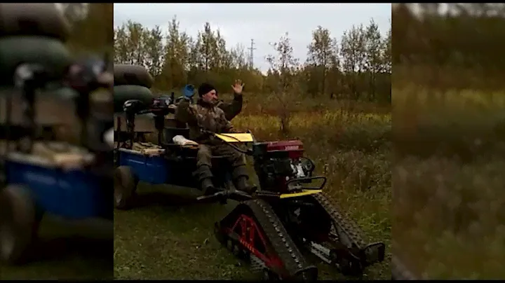 Мотоблок на гусеницах Крутец с прицепом для лодок