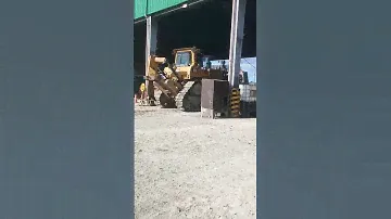 D9R Caterpillar bulldozer#entering workshop